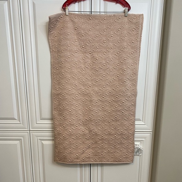 EUC KING SIZE PILLOW SHAMS WITH A ROSE COLOUR. QUILTED STITCHING - Picture 6 of 11